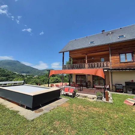 Maison Familiale Avec Piscine Au Coeur Des Pyrenees Holiday home *
