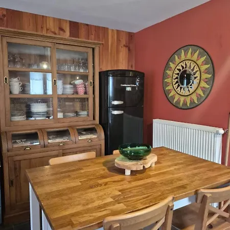 Maison Familiale Avec Piscine Au Coeur Des Pyrenees Holiday home Heches